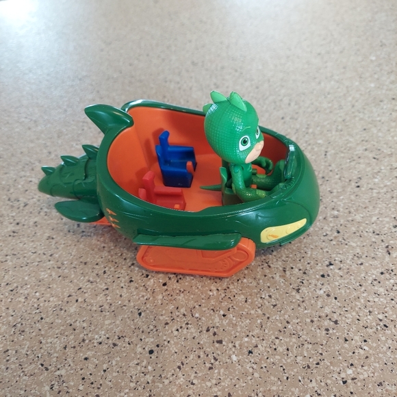 Disney PJ Masks Green GEKKO figure and vehicle Greg Toys & Collectibles - Picture 3 of 6